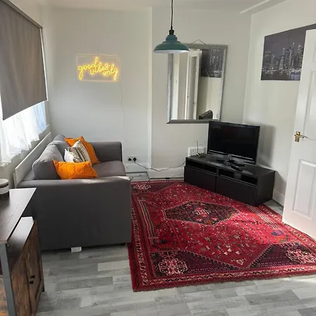 2 Bedroom Cosy Flat
